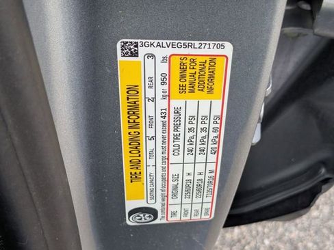 Used 2024 GMC Terrain SLT image 26