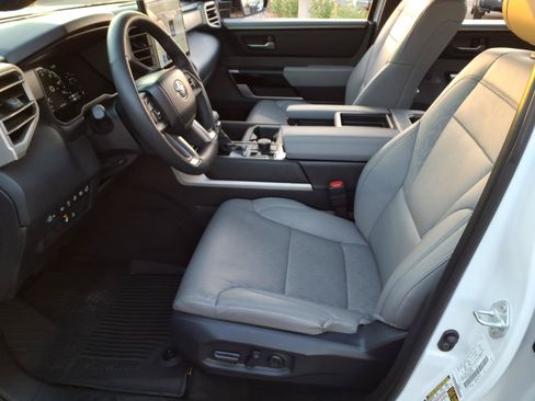 Certified 2025 Toyota Tundra Limited AWD/4WD image 15