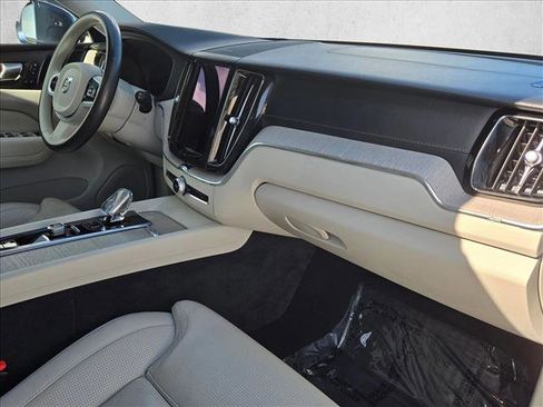 Used 2022 Volvo XC60 B5 Inscription w/ Protection Package Premier image 22