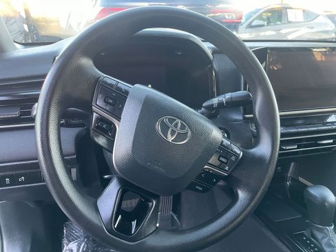 Used 2025 Toyota Camry LE image 28