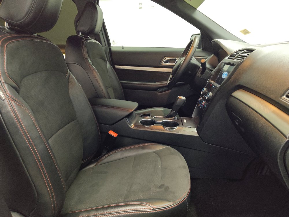 Used 2019 Ford Explorer XLT w/ Equipment Group 202A FWD image 21