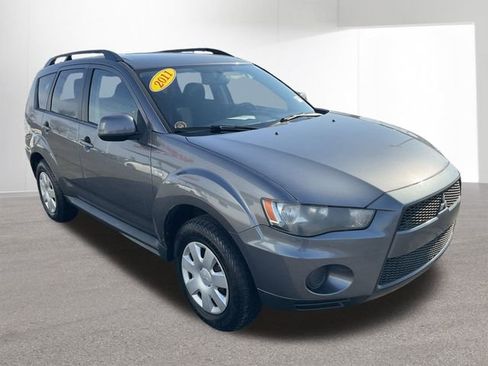 Used 2011 Mitsubishi Outlander ES image 3