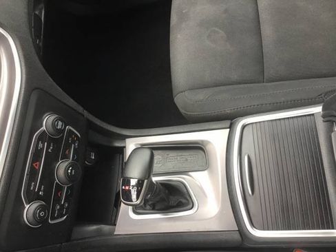 Used 2019 Dodge Charger SXT RWD image 18