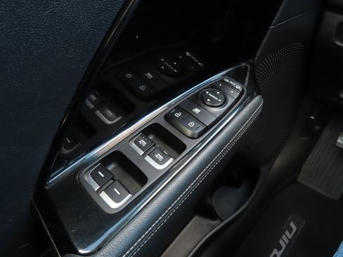 Used 2019 Kia Niro EX image 15