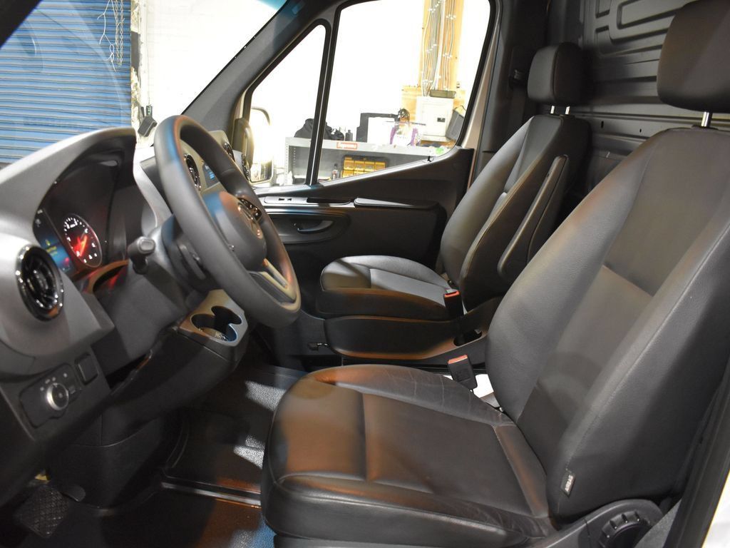 Used 2024 Mercedes-Benz Sprinter 2500 w/ Acoustic Package image 23