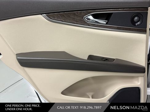 Used 2018 Lincoln MKX Reserve w/ Driver Assistance Package FWD image 35