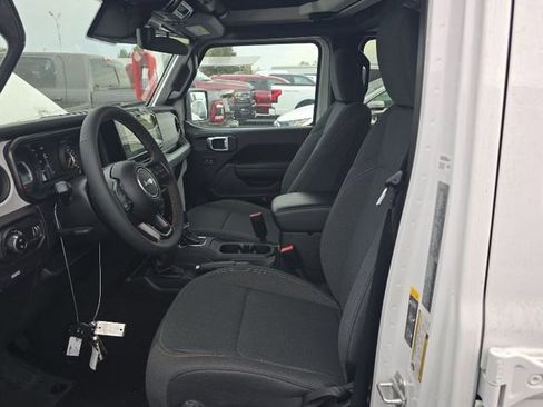 Used 2024 Jeep Gladiator Sport image 9