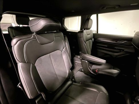 Used 2025 Jeep Grand Cherokee L Altitude AWD/4WD image 34