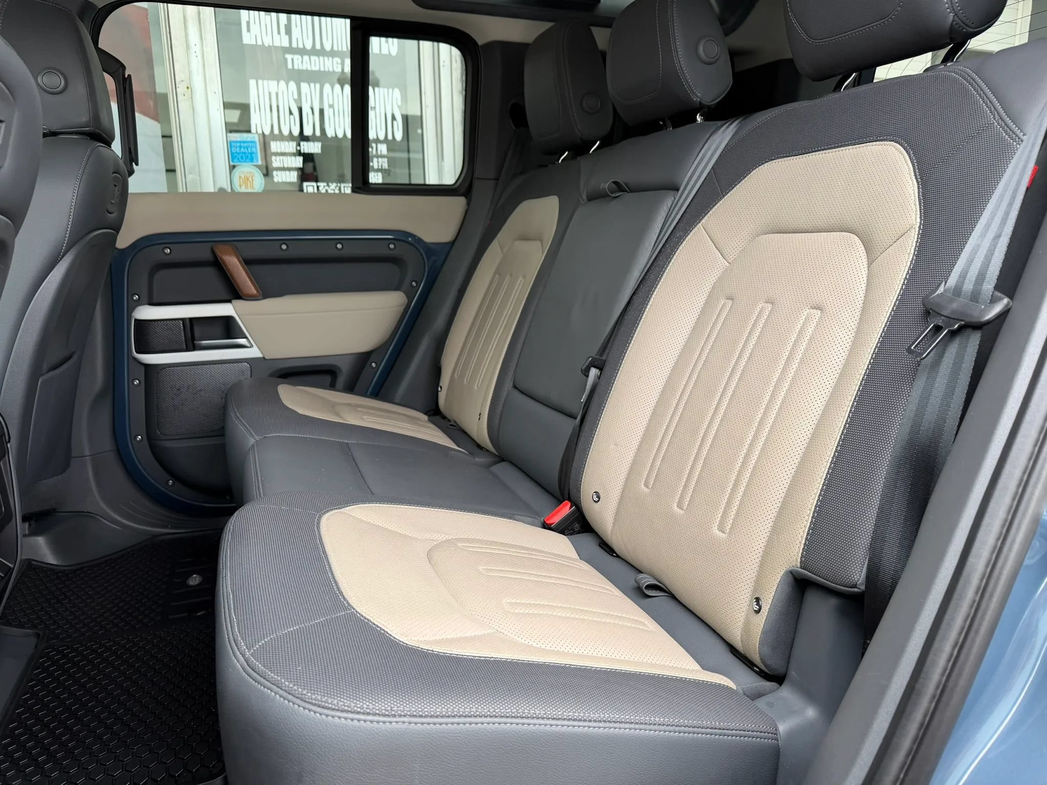 Used 2022 Land Rover Defender 110 X-Dynamic SE AWD/4WD image 12