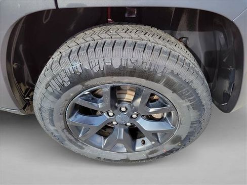 Used 2017 Jeep Cherokee Trailhawk AWD/4WD image 12