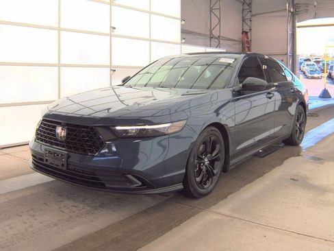 Used 2025 Honda Accord SE image 1
