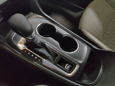 Used 2022 Chevrolet Equinox LS image 26