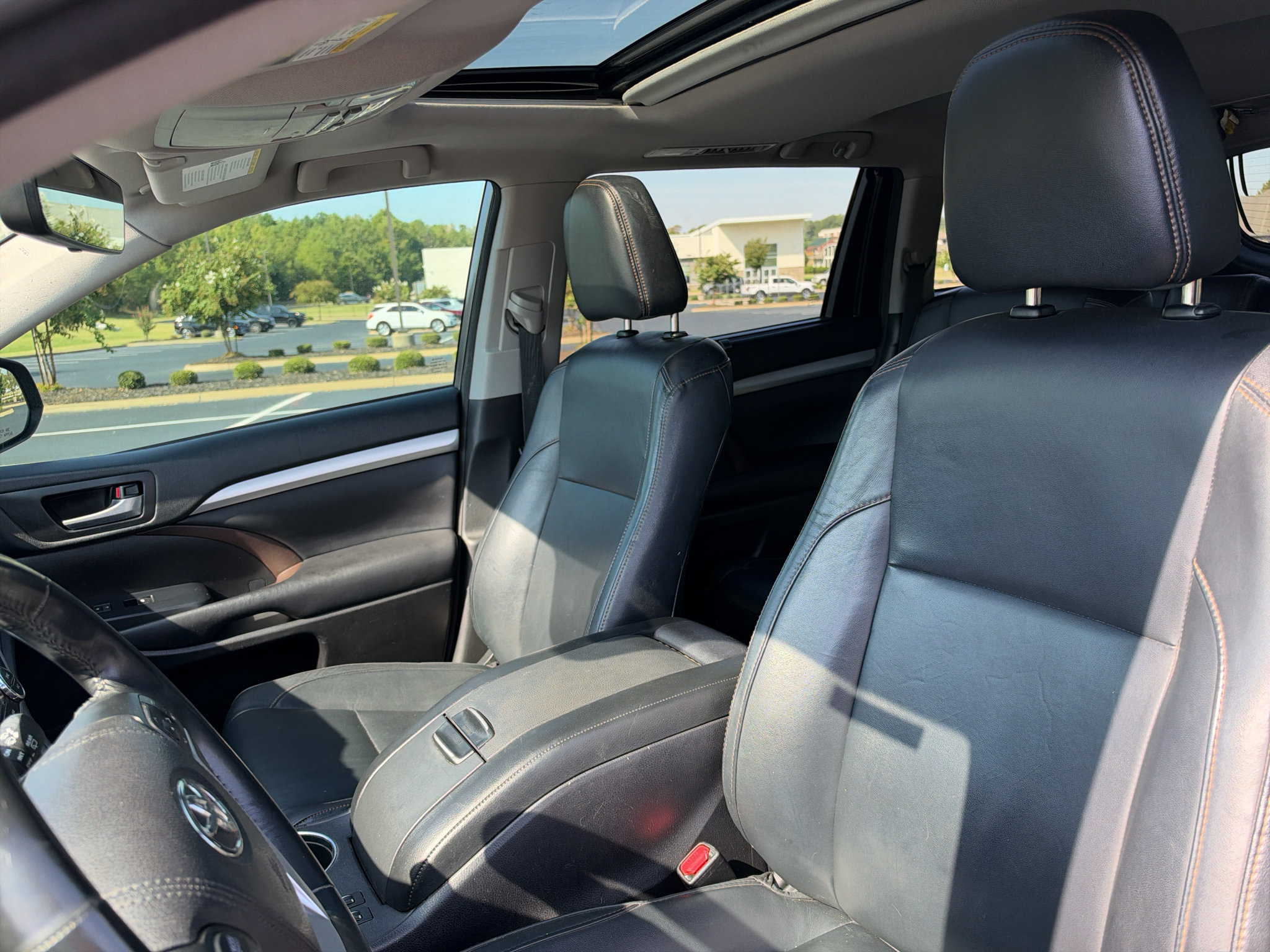 Used 2018 Toyota Highlander XLE FWD image 12