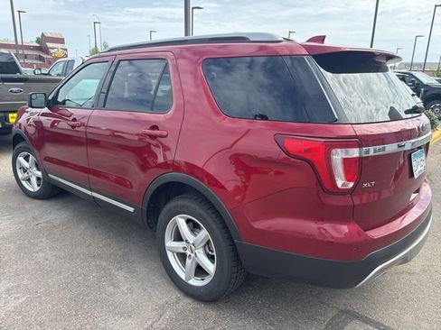 Used 2017 Ford Explorer XLT w/ Equipment Group 202A AWD/4WD image 4