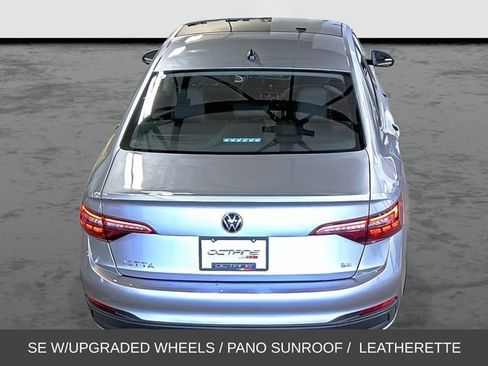 Used 2024 Volkswagen Jetta SE w/ Panoramic Sunroof Package FWD image 3