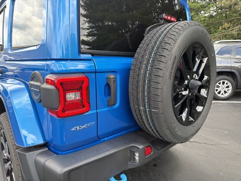 Certified 2024 Jeep Wrangler Unlimited Sahara AWD/4WD image 8