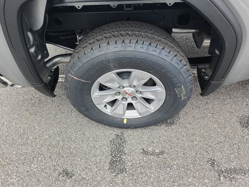 New 2026 GMC Sierra 1500 SLE image 6