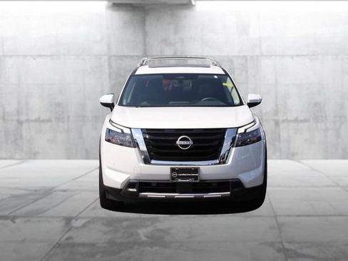 Certified 2025 Nissan Pathfinder SL w/ SL Premium Package AWD/4WD image 4