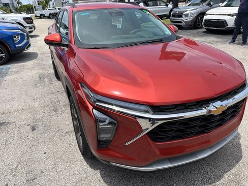 Used 2024 Chevrolet Trax LT w/ Driver Confidence Package FWD image 8