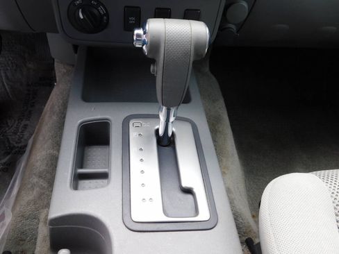 Used 2011 Nissan Frontier SV AWD/4WD image 13