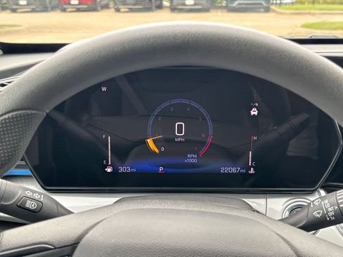 Used 2025 Chevrolet Trax LT FWD image 40
