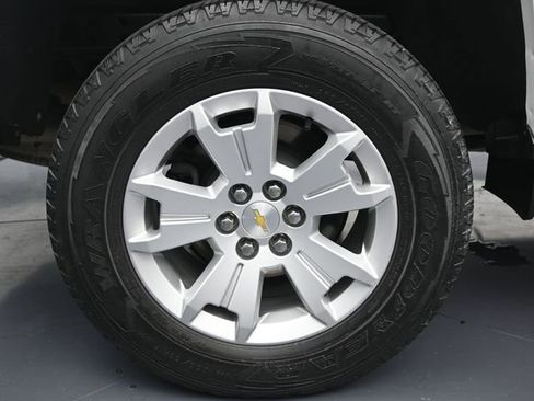 Used 2022 Chevrolet Colorado LT w/ Fleet Safety Package image 9