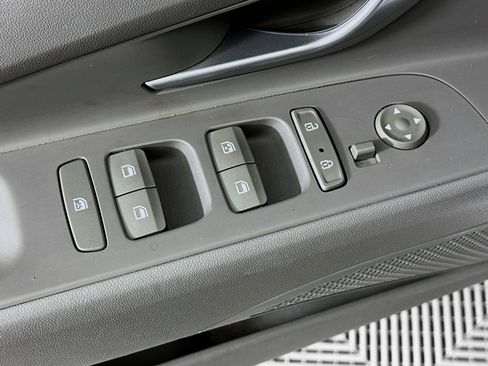 Used 2022 Hyundai Elantra SEL image 15