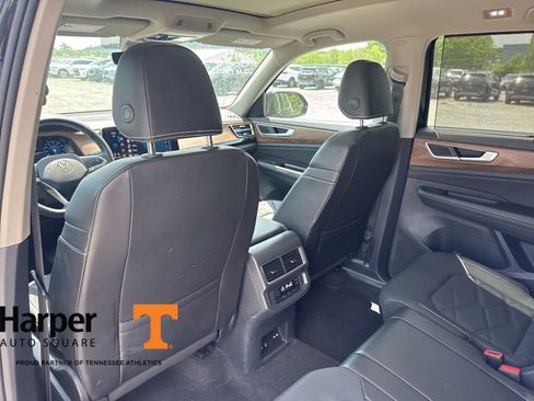 Used 2024 Volkswagen Atlas SE w/ Panoramic Sunroof Package AWD/4WD image 11