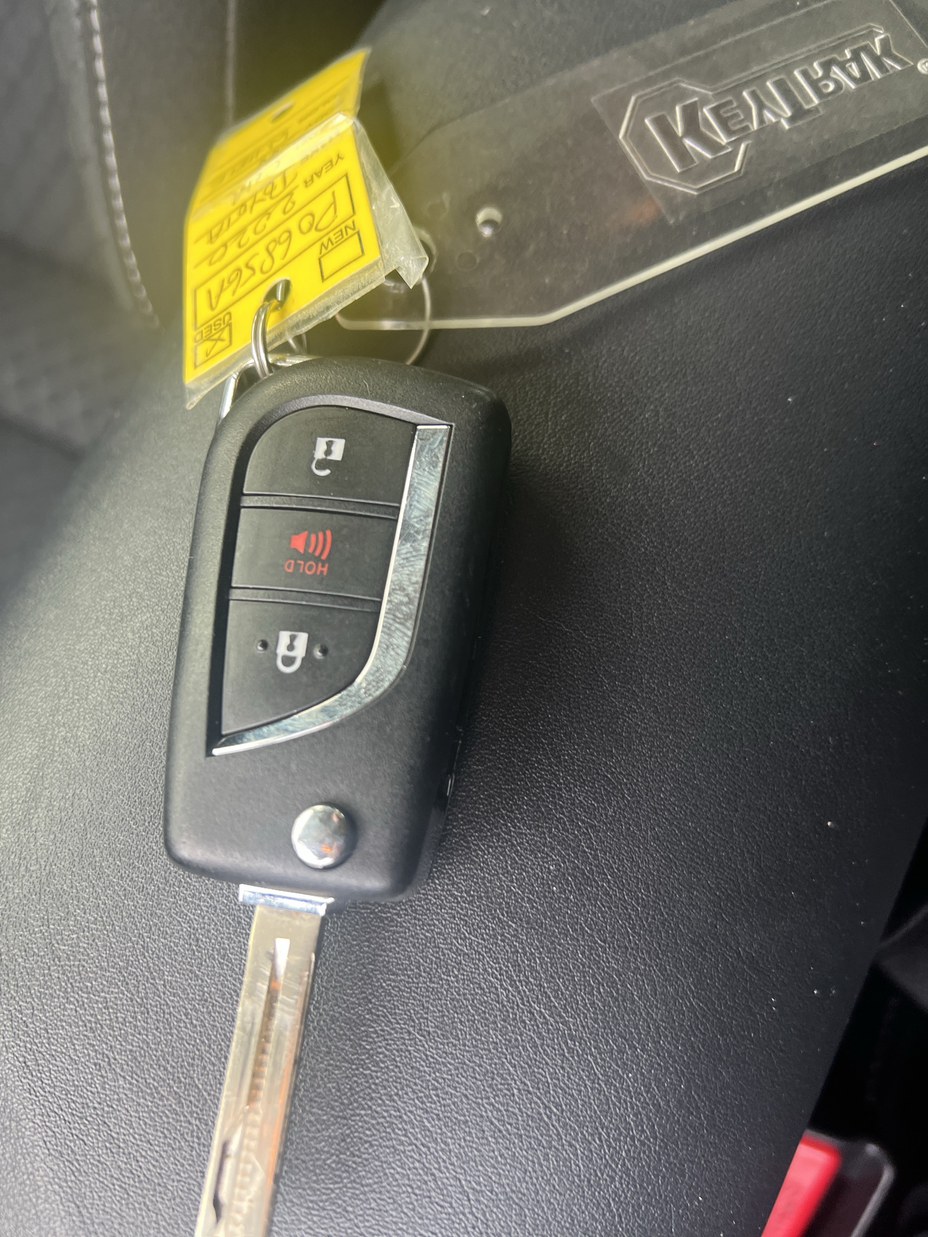 Used 2020 Toyota C-HR LE FWD image 29
