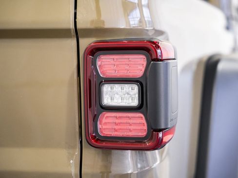 New 2026 Jeep Gladiator Mojave w/ Technology Group AWD/4WD image 6