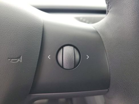 Used 2024 Tesla Model Y 2WD image 22