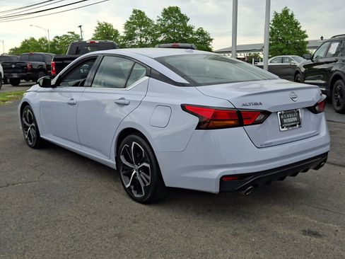 Used 2024 Nissan Altima 2.5 SR FWD image 5