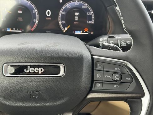 New 2026 Jeep Grand Cherokee Limited w/ Luxury Tech Group II image 28