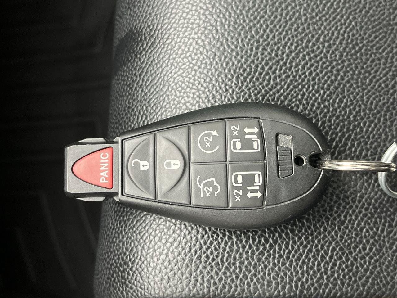 Used 2015 Chrysler Town & Country Touring-L w/ Driver Convenience Group FWD image 25