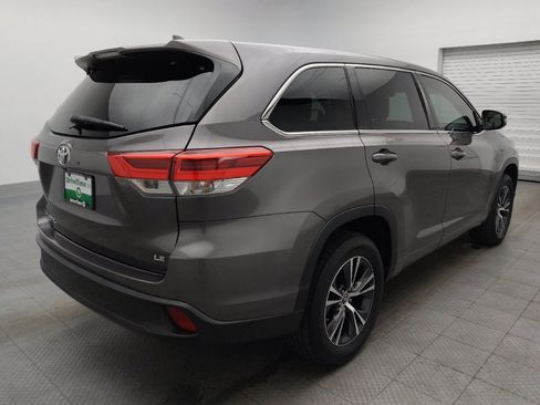 Used 2018 Toyota Highlander Plus FWD image 9