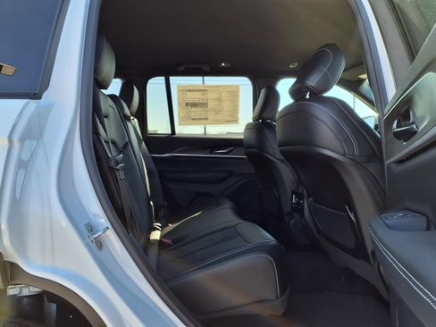 New 2026 Jeep Grand Cherokee Altitude AWD/4WD image 22