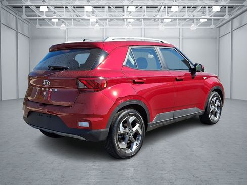 Certified 2025 Hyundai Venue SEL FWD image 6