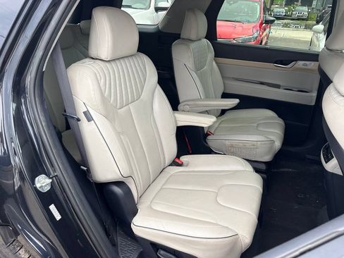 Used 2024 Hyundai Palisade Limited FWD image 17