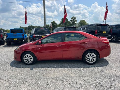 Used 2018 Toyota Corolla LE FWD image 19