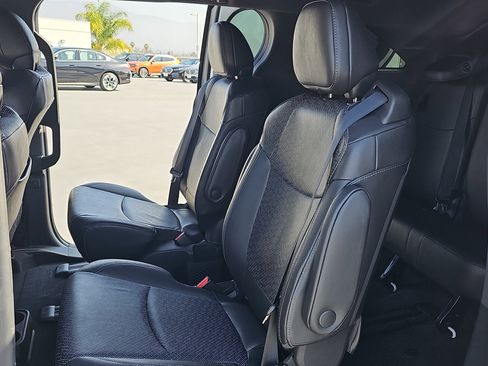 Used 2023 Toyota Sienna XSE image 15