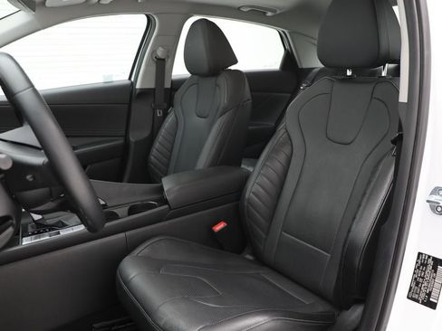 Used 2023 Hyundai Elantra Limited image 15