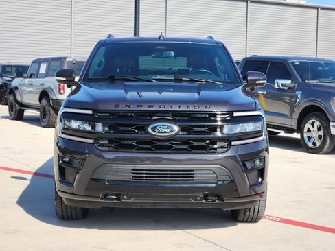 Used 2023 Ford Expedition Limited AWD/4WD image 3