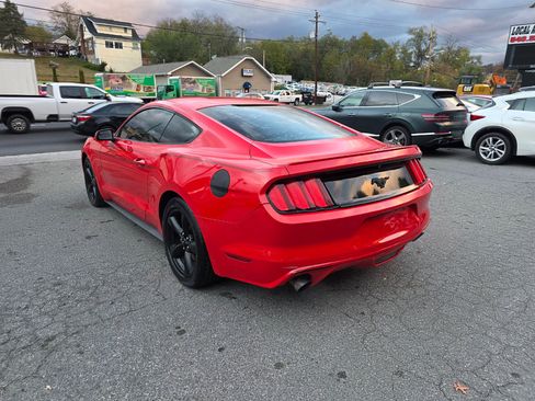Used 2016 Ford Mustang Coupe image 7