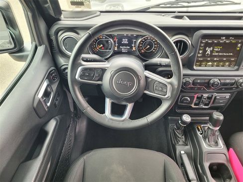 Used 2023 Jeep Gladiator Overland image 11