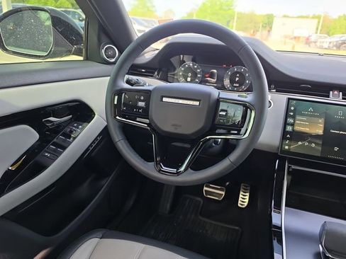 Used 2026 Land Rover Range Rover Evoque Dynamic SE AWD/4WD image 10