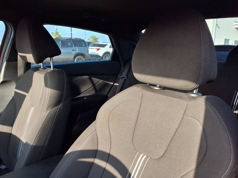 Used 2025 Hyundai Elantra Sport FWD image 18