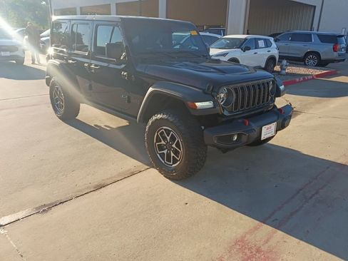 Used 2025 Jeep Wrangler Unlimited Rubicon image 6