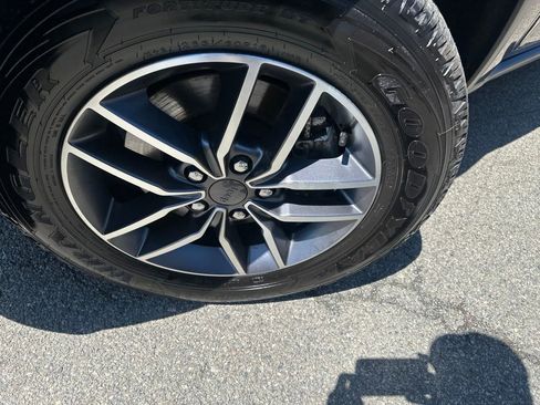 Used 2021 Jeep Grand Cherokee Limited AWD/4WD image 2