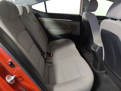 Used 2019 Hyundai Elantra SE FWD image 19