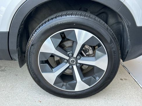 Used 2023 Volvo XC40 B5 Plus image 58